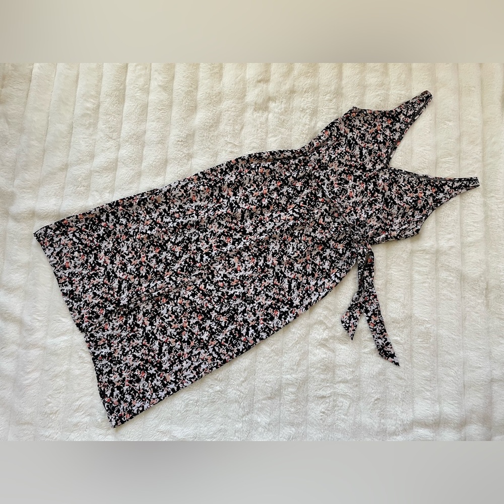 White Hiuse Black Market Dress.